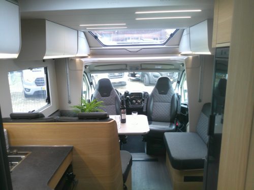 Adria Matrix 670 SL 9-speed automatic photo: 2