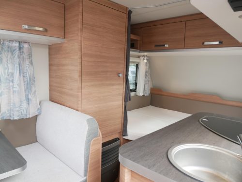 Weinsberg CaraOne 390 QD Inkl. Vorzelt Foto: 4