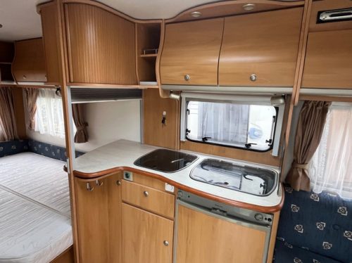 Avento 470 Tf Gran Turismo Franz&ouml;sisches Bett , Rundsitzgruppe , Rangierhilfe Foto: 2