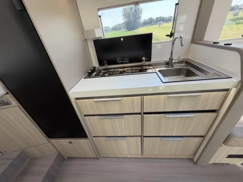 Adria Compact Supreme DL Face-to-Face, 160HP photo: 8