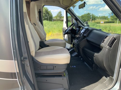 Knaus Van Ti 600 2.3 130 HP Semi-integrated, Transverse bed, Half-dinette, Swivel seats, etc. Year of manufacture 2013 Camper centrum on the road Marum photo: 16