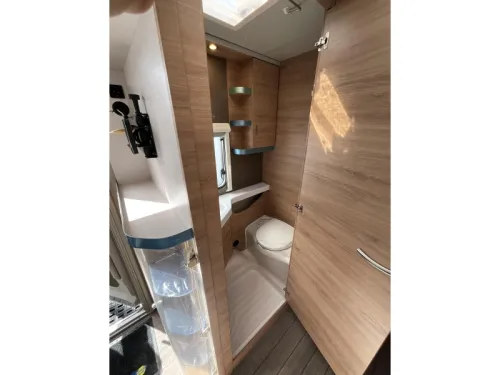 Knaus Sudwind Black Selection 540 UE EINZELBETTEN-XL K&Uuml;HLSCHRANK  Foto: 14