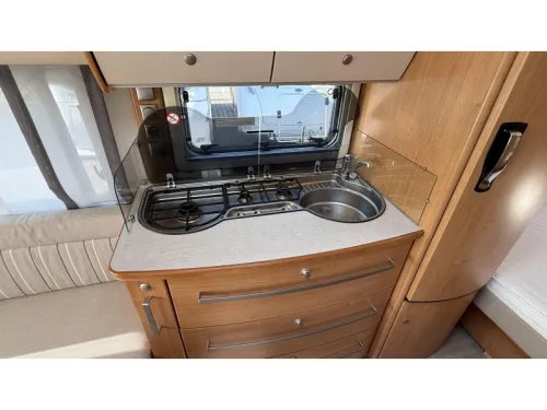 Fendt Saphir 465 SFB French bed dinette toilet photo: 4