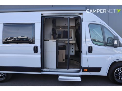 LMC Innovan 640 Pure 140hp Automatic | Thule awning | Single beds | Parking sensors | Alloy wheels | Plenty of storage space | LED photo: 4