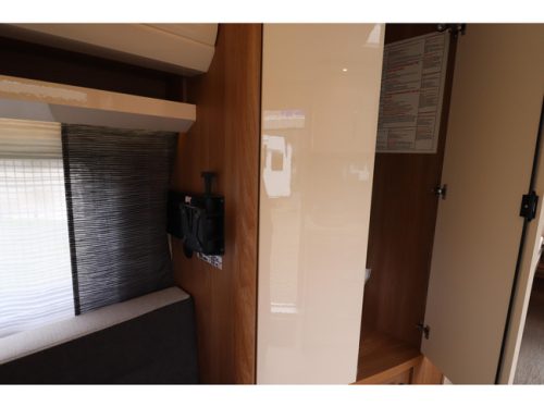 Hobby Excellent 495 UL Single bed/ Thule awning photo: 12