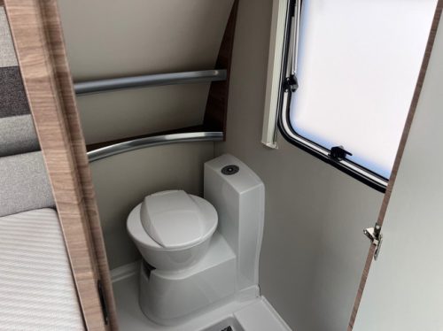 Knaus 450 Fu Sport Franz&ouml;sisches Bett, Rangierhilfe, Klimaanlage, Neuzustand! Foto: 6
