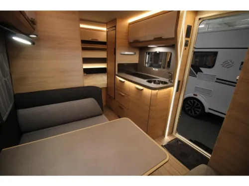 Knaus Sudwind Black Selection 420 QD Transverse bed & Tall refrigerator! photo: 11