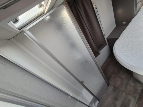 LMC Tourer Lift H 720 Airco, Cruise, Queens Bett + Hubdach Foto: 14