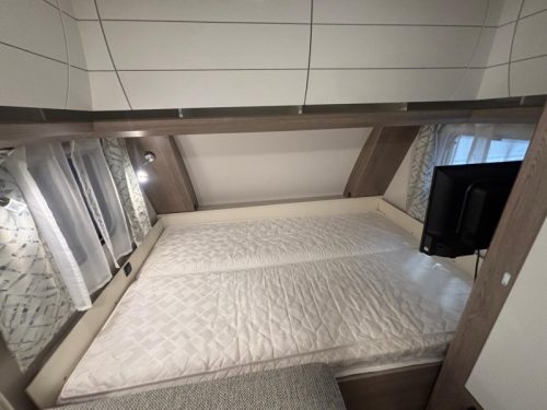 Hobby On Tour 470 KMF with awning and bunk bed  photo: 17