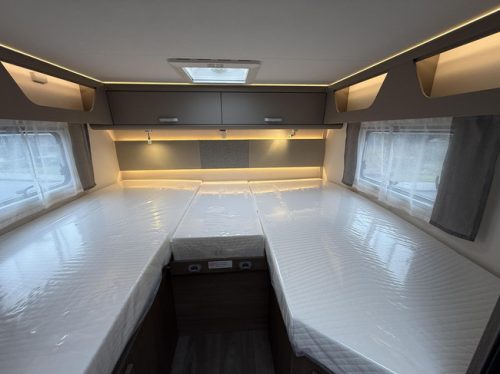 Carado T328 Pro+ Automatic pop-top roof 5 seats photo: 13