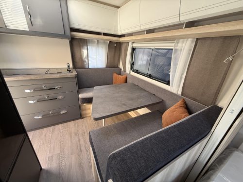 Hobby De Luxe 400 SFE Foto: 6