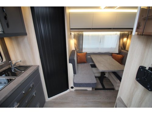 Hobby De Luxe 460 SFF Queensbed photo: 5