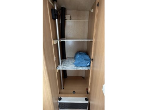 Adria Optima 425 TK fixed bed seating toilet room photo: 5