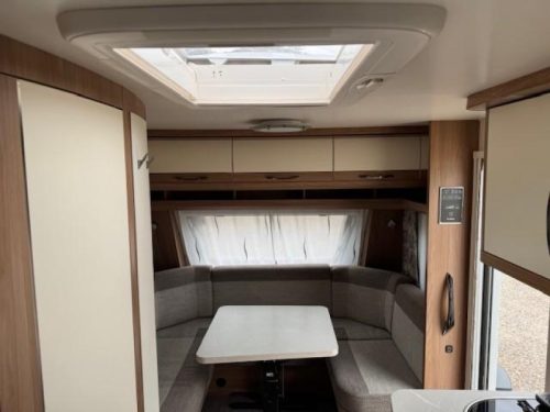 Hobby De Luxe 460 LU Einzelbetten Mover Markise Foto: 10