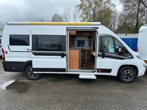 Malibu Van 640 LE SINGLE BEDS + TOW HITCH photo: 2