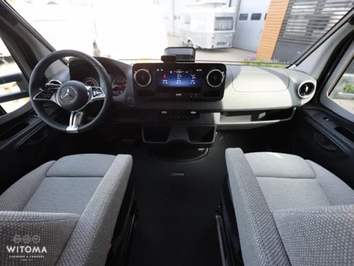 Hymer GT-S 685 Pop-top roof Face to Face 2027  photo: 16