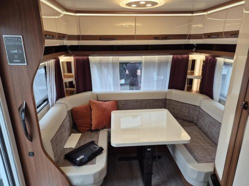Hobby 540 UFF Nw condition. French bed, mover + Thule awning photo: 9
