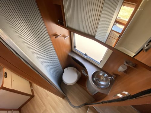 Challenger Mageo 118 large double bed photo: 7