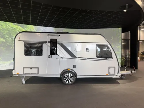 Knaus Sudwind Black Selection 450 FU Dachklimaanlage / franz&ouml;sisches Bett Foto: 1