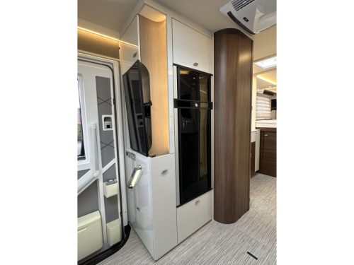 B&uuml;rstner Elegance 910 G E&P Mercedes ALDE Airco  photo: 12