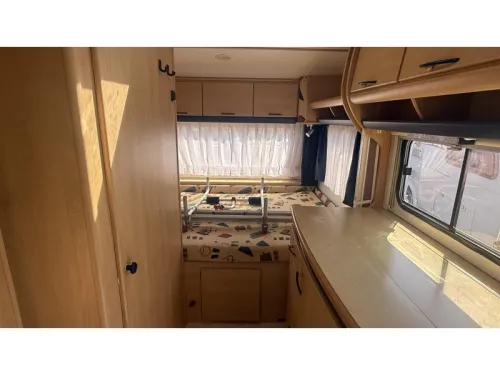 TEC Tour 450 standard seating bed toilet photo: 3