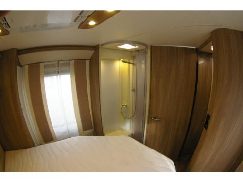 B&uuml;rstner Aviano 700 Lit central, Toit relevable. photo : 16