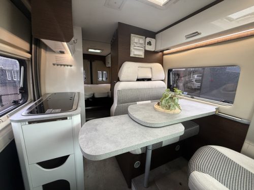 Karmann davis 620 9 speed automatic van conversion 141 hp euro 6 single beds awning flyscreen door swivelling bike rack solar panel photo: 13