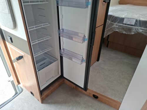 Chausson 798 Titanium Line luxe mit ger&auml;umigem Queensbett Foto: 16