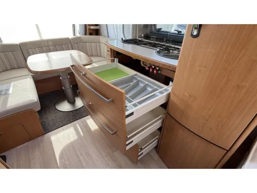 Fendt Saphir 465 SFB French bed dinette toilet photo: 6