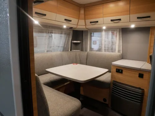 Dethleffs Summer Edition 530 DR U-shaped dinette + Queensbed photo: 4