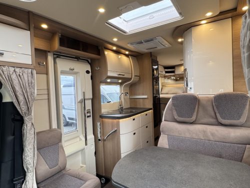 Carthago C-Tourer T 143 LE -300 Ah-Automatik-Klimaanlage Foto: 7