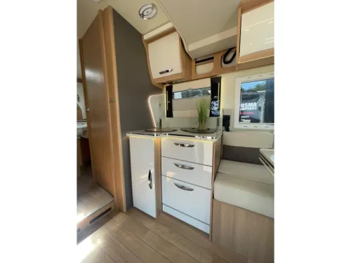 McLouis Sovereign 481 G Queens bed Pop-top roof 32000 km photo: 16