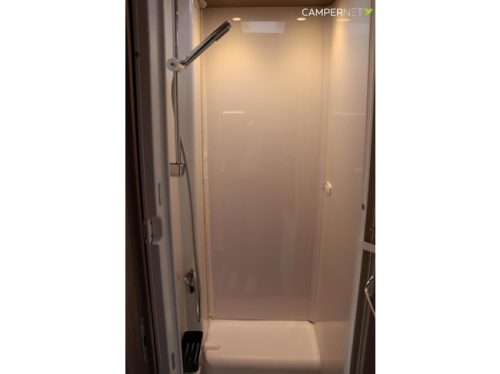 Carado T338 165pk Automaat | BR Systeem | LPG installatie | L&auml;ngsbetten | Omvormer | Lithium | Oven | Zonnepanelen | Bearlock | Editio foto: 21