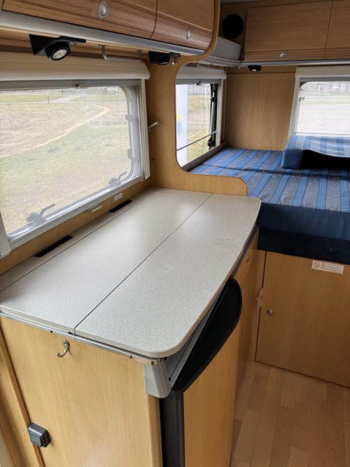 Dethleffs Globebus 1 110 HP, Transverse bed, half-dinette, swivel seats, Engine air conditioning, neat camper, length 6.00 Year 2006 Camper centrum on the road Marum photo: 8