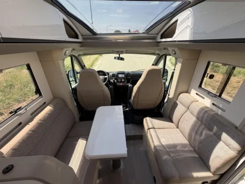 Adria Compact Supreme DL Face-to-Face, 160HP photo: 5