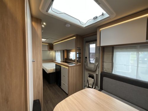 Knaus Sport Platinum 500 EU ENKELE BEDDEN-VLOERVERW Foto: 5