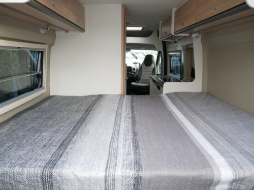 Sunlight Cliff 600 XV, Camper van de 6 Meter, Cama transversal foto: 19