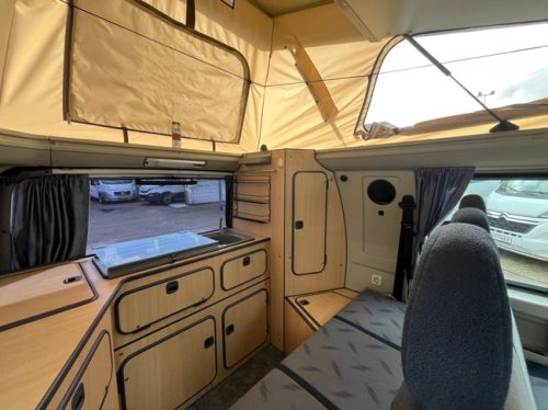 Westfalia Nugget Hubdach 4 Schlafpl&auml;tze. K&uuml;hlschrank Anh&auml;ngerkupplung Komplett ausgestattet. Foto: 15