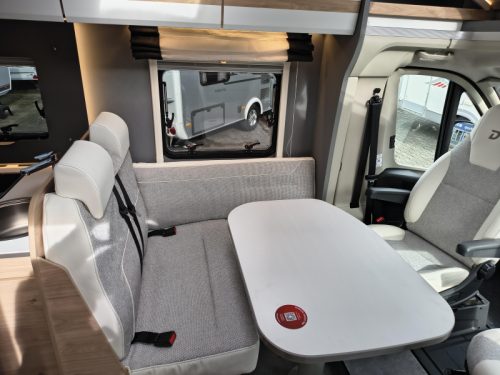 Autocaravana Dethleffs Just Camp T 7052 EB Active - autom&aacute;tica foto: 6