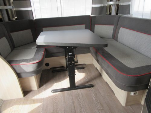 Hobby De Luxe 495 UL WITH FIXED AWNING AND MOVER  photo: 16