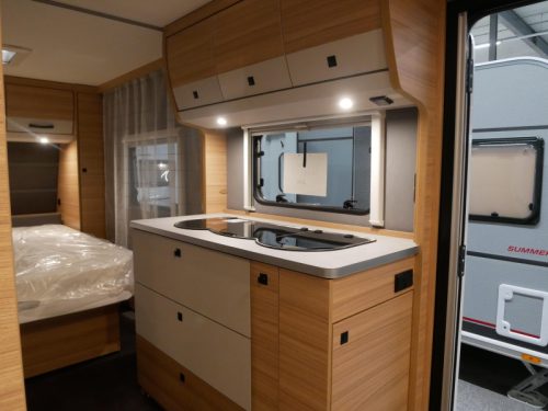 Dethleffs Summer Edition 530 DR U-shaped dinette + Queensbed photo: 9
