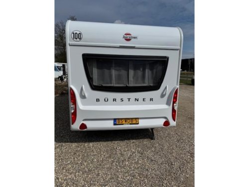 B&uuml;rstner Premio Plus 520 TL spacious family caravan photo: 6
