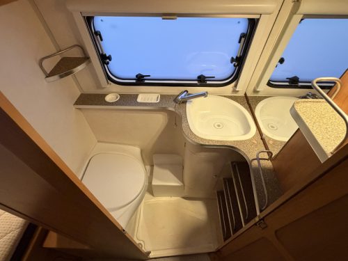Eriba Touring Troll 550 GT RUNDSITZGRUPPE-RANGIERHILFE-VORZELT  Foto: 11