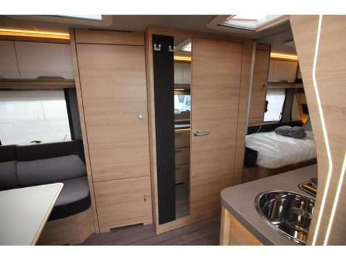 Knaus Sudwind Black Selection 500 EU Single beds & round seating! photo: 7
