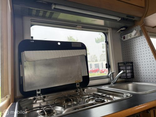 Hymer B574 &ndash; Ger&auml;umiges Vollintegriert-Wohnmobil mit Festbett UND ger&auml;umigem Hubbett Foto: 21