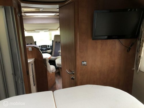 Carthago Chic C-Line I 5.0 QB 180-HP Integrated Queen Bed, Pull-down Bed, XXL Garage, Extras New Model 2016 photo: 16