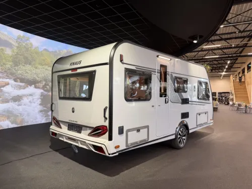 Knaus Sudwind Black Selection 460 EU Einzelbetten / Essecke Foto: 15