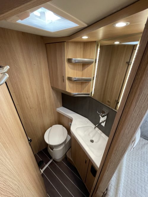 Knaus Sky Wave 60 Years SINGLE BEDS 9-SPEED AUTOMATIC photo: 9
