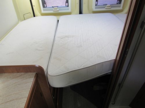 Challenger VANY 02 S Prestige Van conversion Fixed bed Year of manufacture12-2012 photo: 8