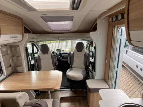 Dethleffs Advantage Single beds price stunt photo: 10